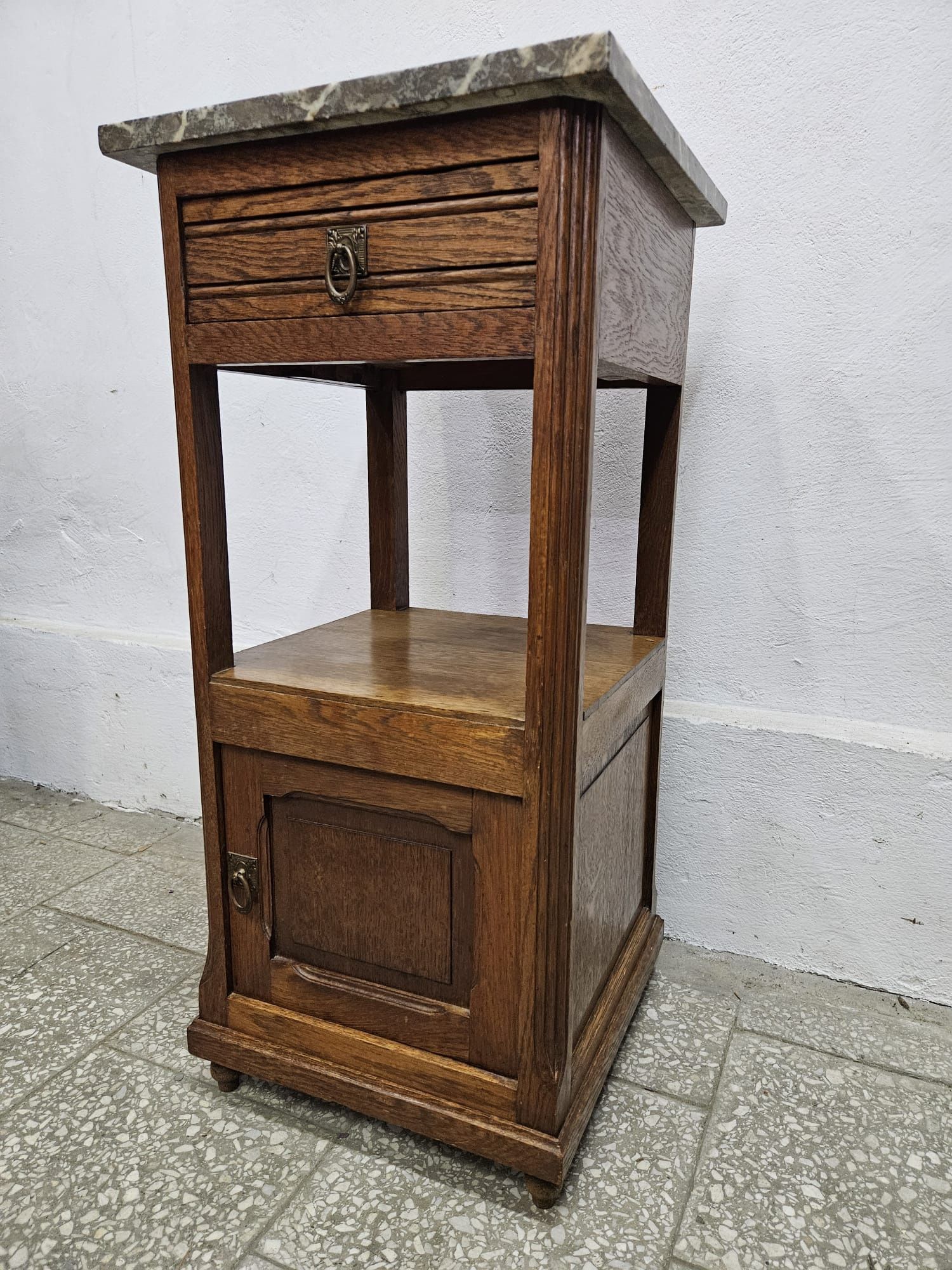 Ładna stara szafeczka komoda z blatem marmurowym /