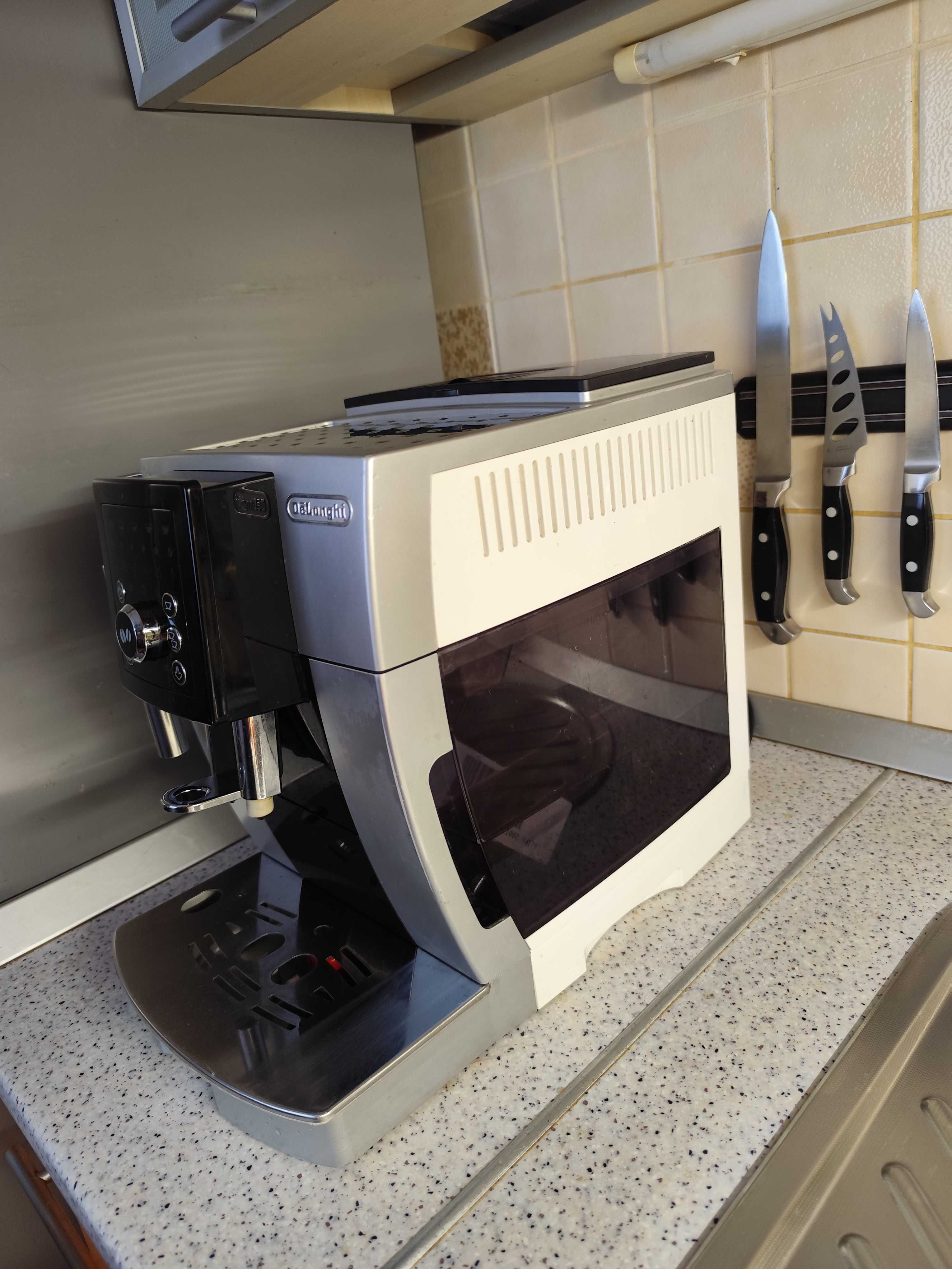 Кофемашина DeLonghi ECAM 23.210