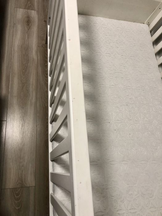 Łóżeczko niemowlęce z materacem