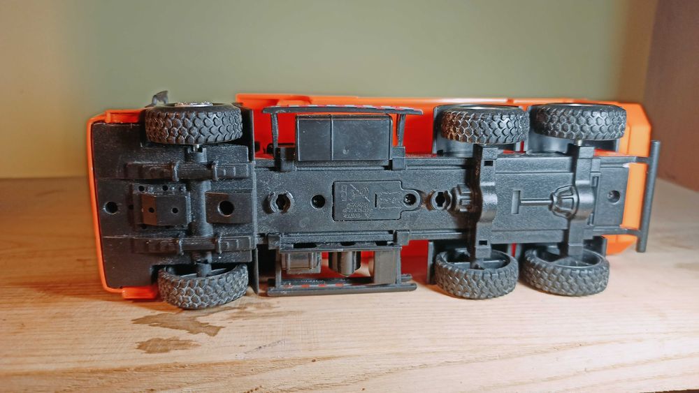 Жовтогарячий самоскид машинка 1/32 - 1/38. Вантажівка.