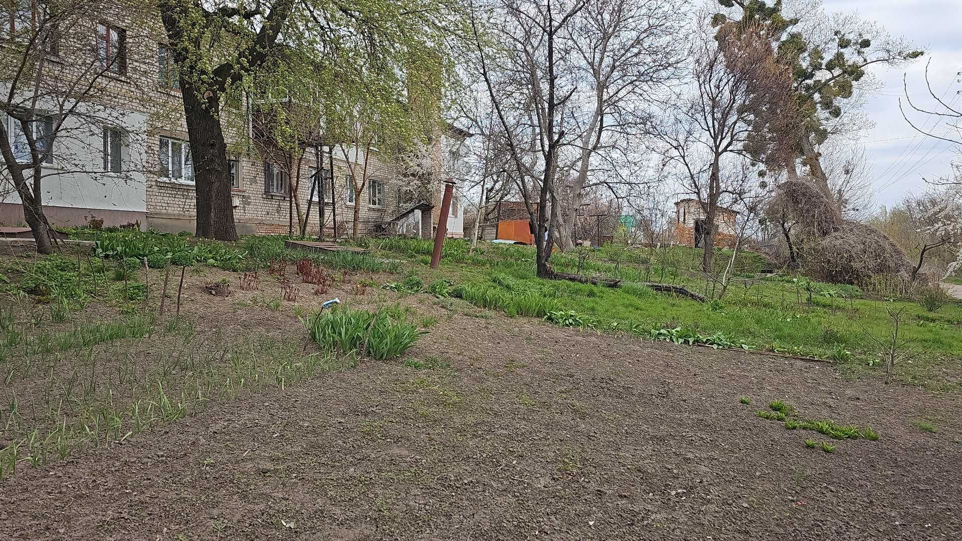 шість “6” кімнат квартира 102 кв.м. загальна площа - є відео огляд