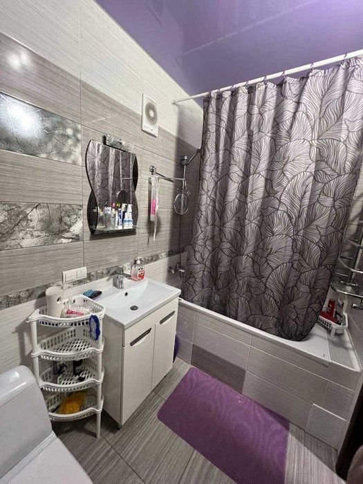 Квартира з АГВ у цегляному будинку. Можна під програми.