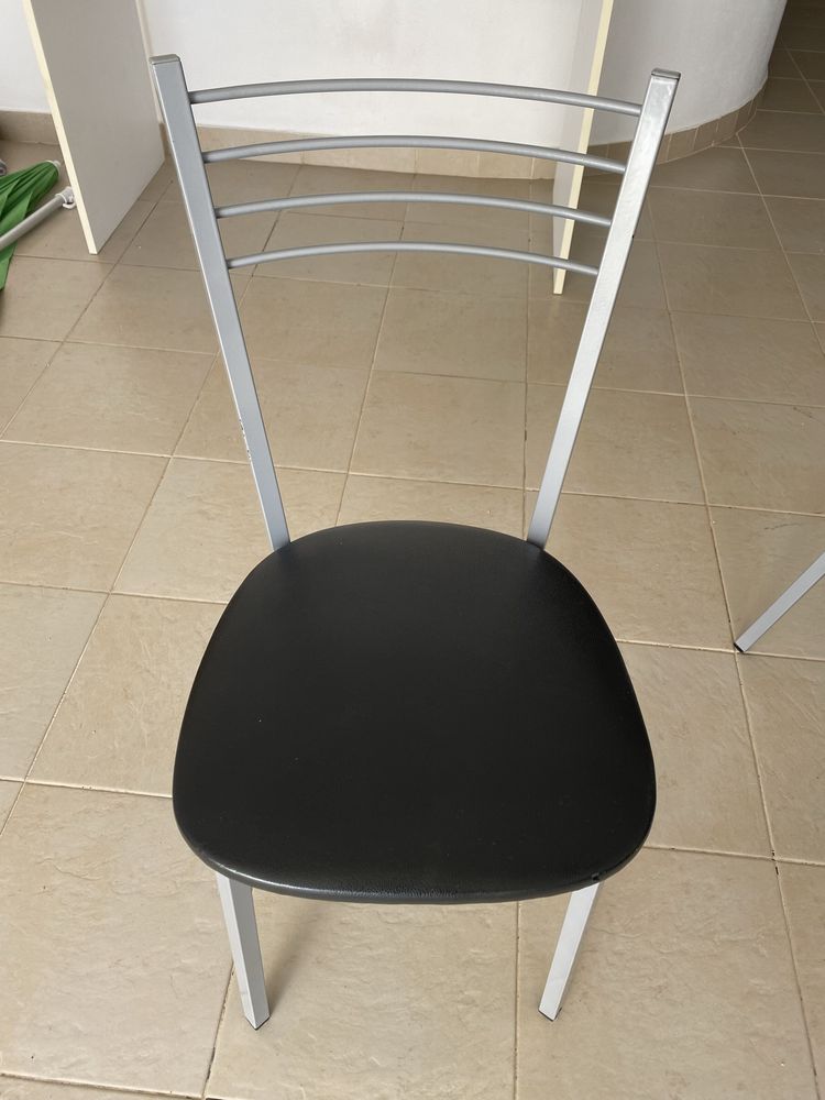 Mesa Extensível + 4 Cadeiras