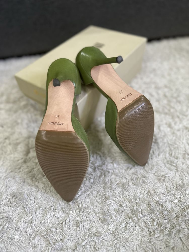 Туфлі зеленого кольору 39р (Італія)