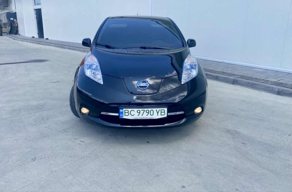 Продам Nissan Leaf
