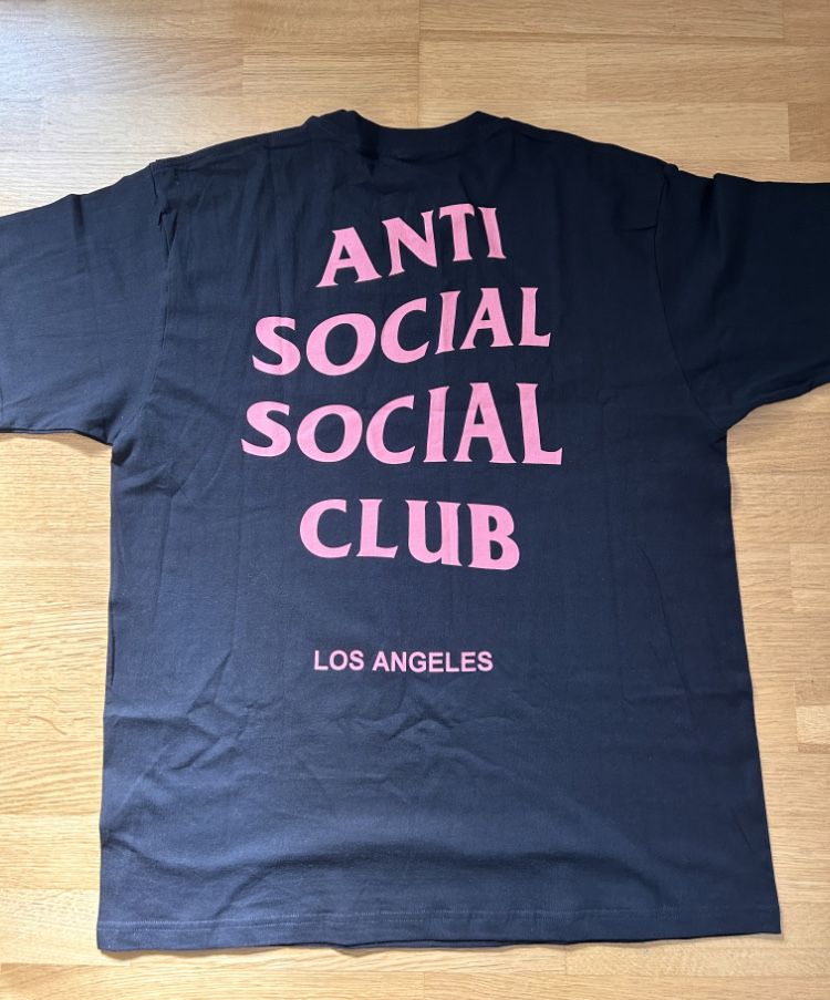 T shirt Anti Social nova com etiqueta