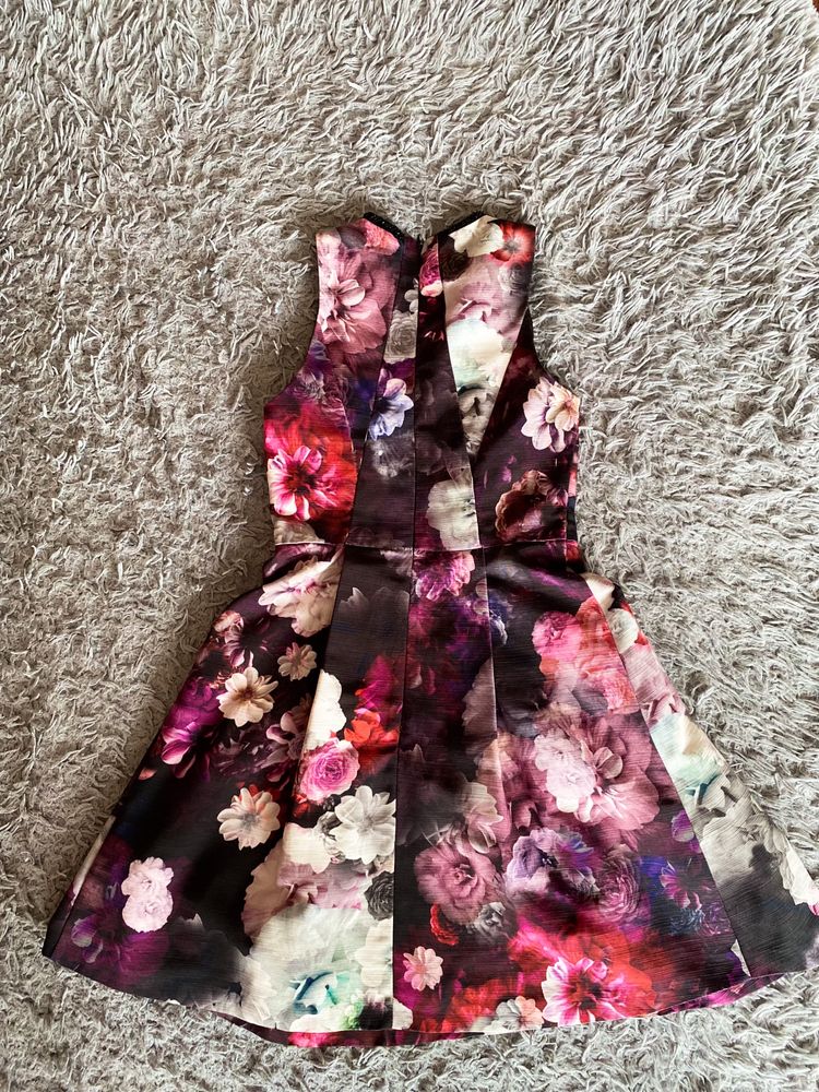 Сукня Oasis із квітковим принтом