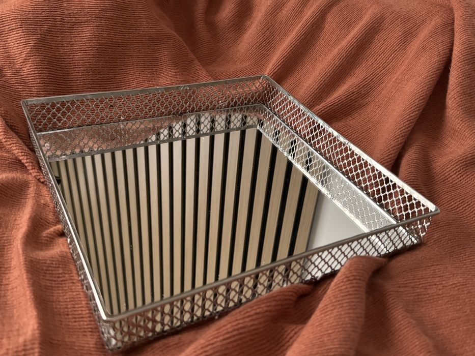 Taca z lustrem srerbrna kwadratowa nowoczesna