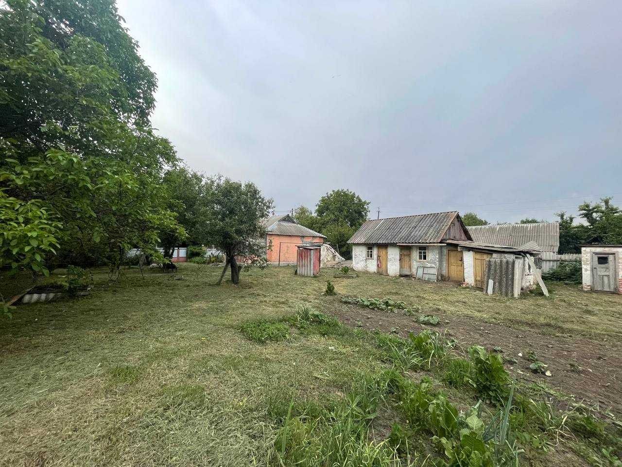 Продається будинок з земельною ділянкою в смт. Диканька