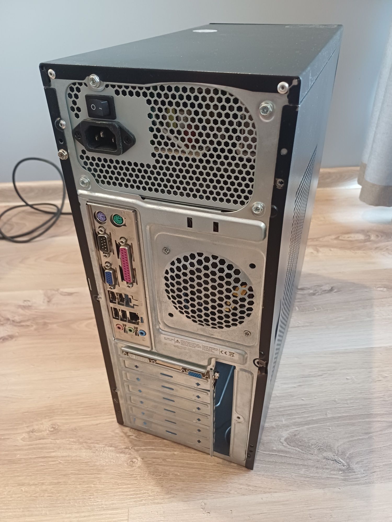 Komputer stacjonarny PC intel pentium 2 GB RAM ,512 grafika + monitor