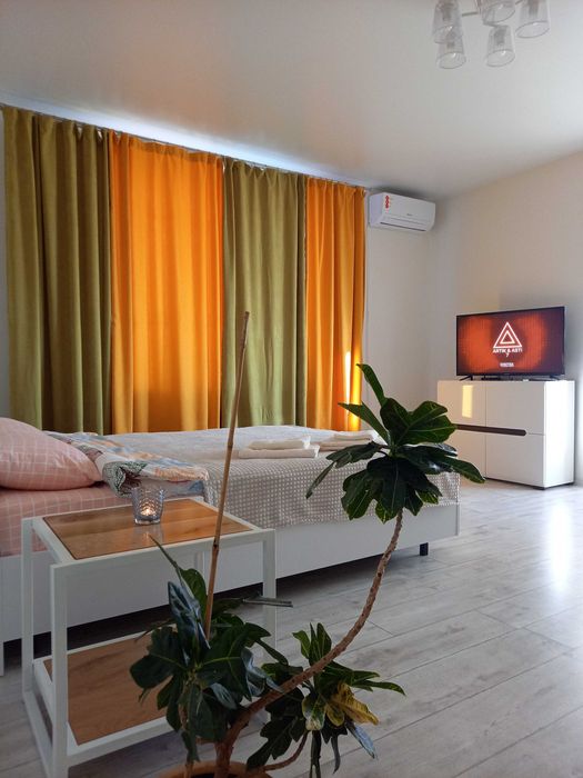 Центр,Яровиця, паркомісце ,подобово від 1000 погодинно від 550