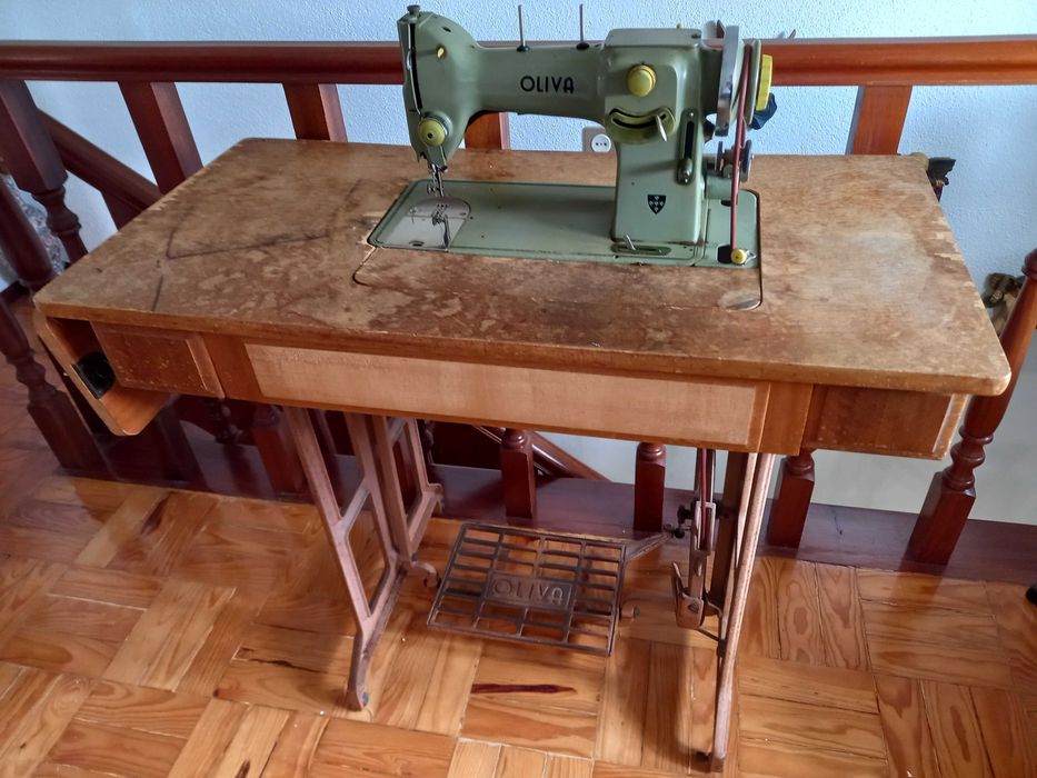 Máquina de Costura Oliva
