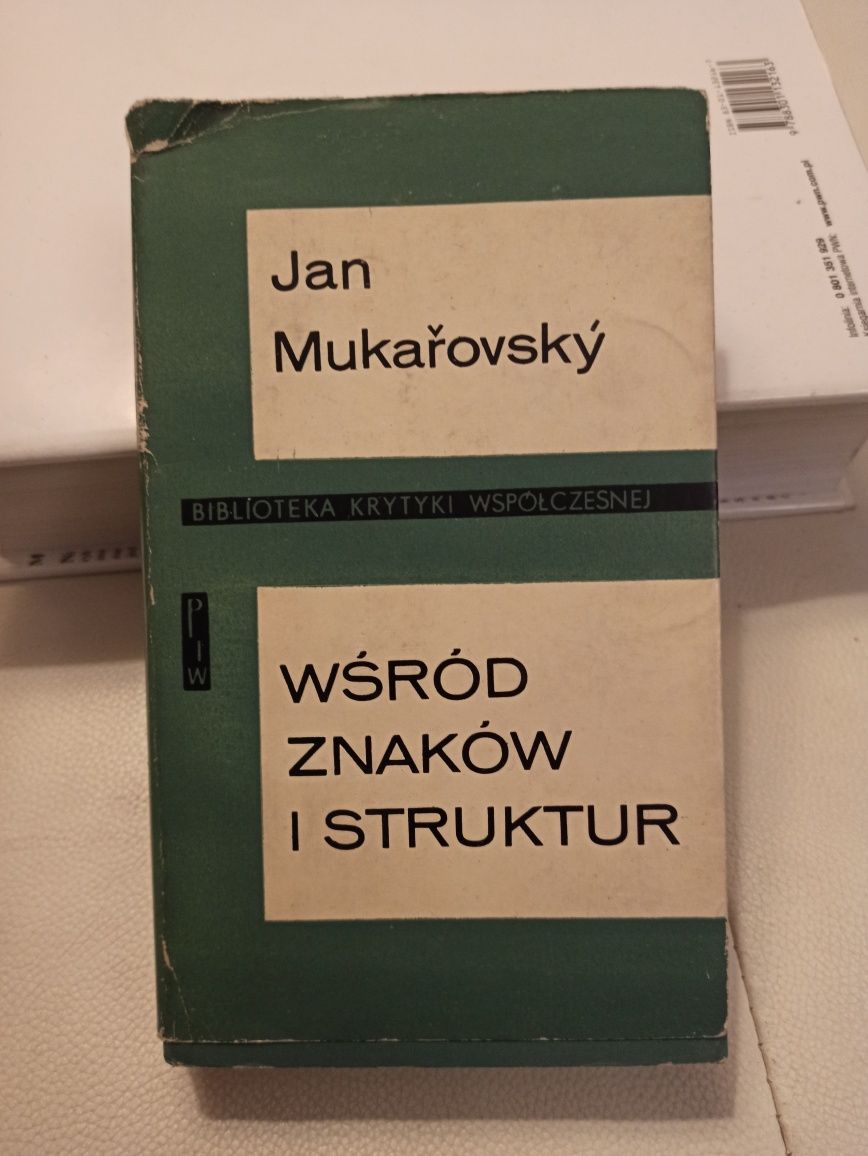 Mukarovsky wśród znaków i struktur