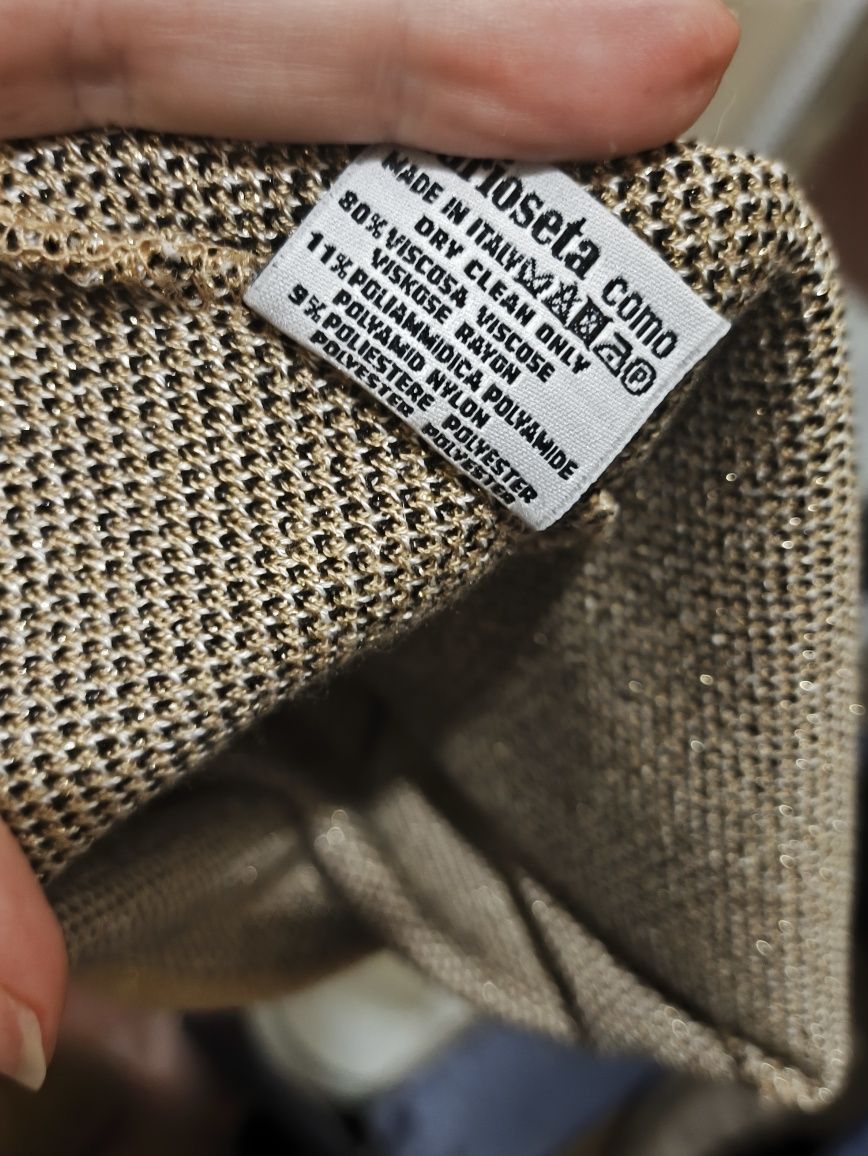 Moschino золотиста шапочка з класним складом 80% віскоза