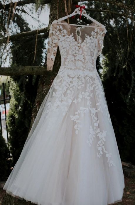 Suknia ślubna z akcesoriami