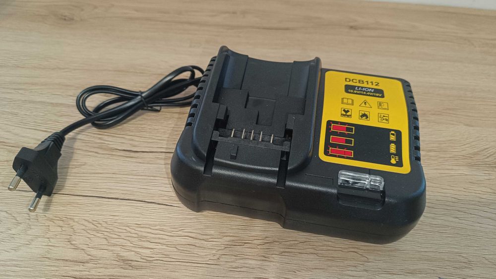Wkrętarka akumulatorowa DeWalt DCD805 20V z akumulatorem i ładowarką