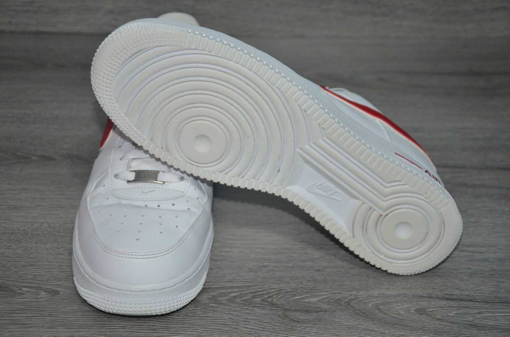 Продам кросівки шкіряні Фирма Nike Air Force 1  .