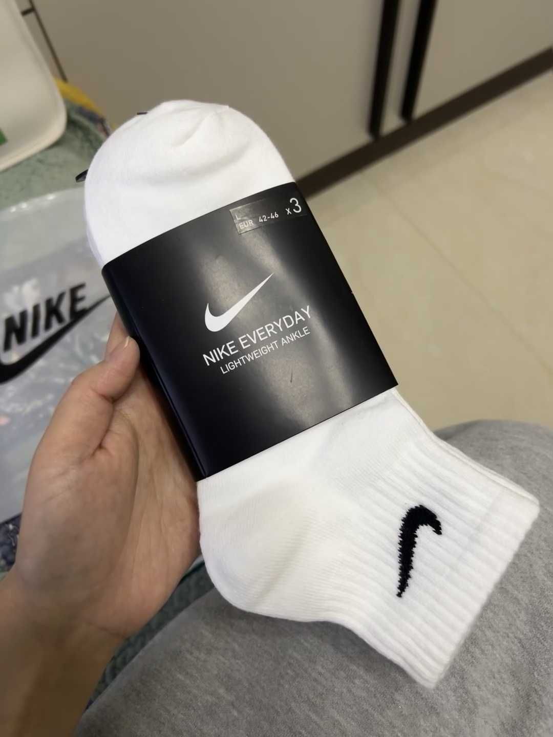12 par skarpet Nike z czystego bawełny. Białe, krótkie, Rozmiar M / L