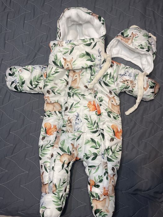 Дитячі комбінезони та куртки