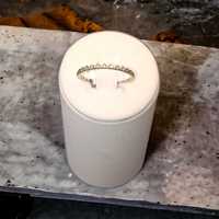 Złoty pierścionek - białe złoto - koronka pr. 585 roz. 17 1,12g.