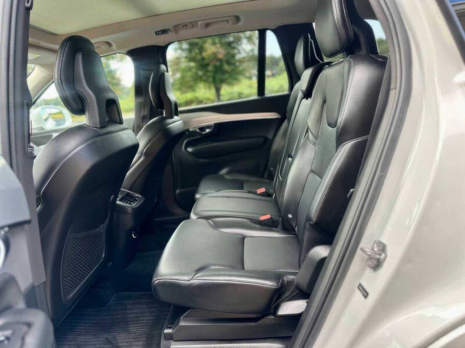 Volvo XC90 T5 Momentum      2018