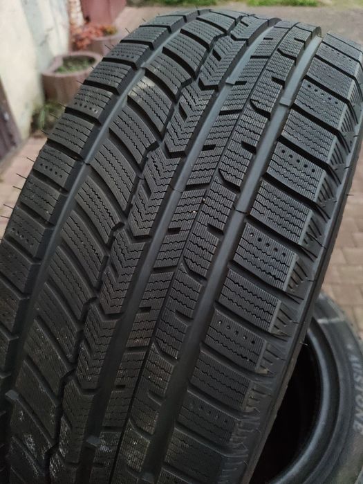 Opony zimowe 205/55 R17 Austone 2021r 4szt ładny stan!