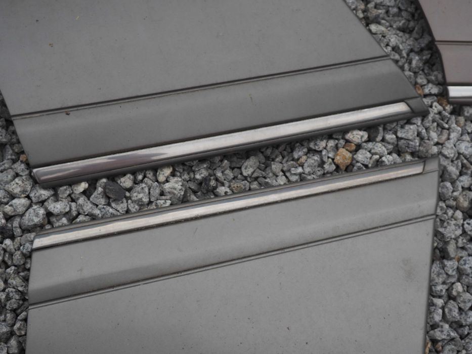 Listwy błotnika przód mercedes W126 2 seria