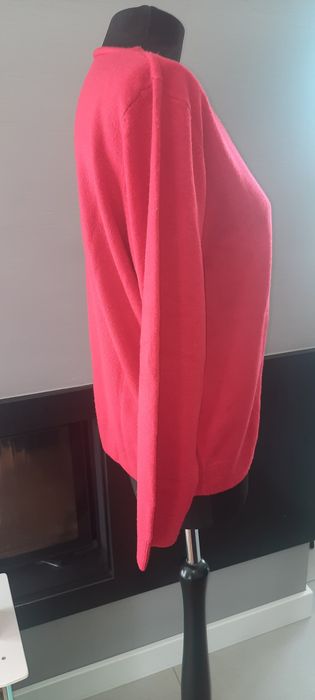Sweter na guziki kardigan akryl wełna czerwony dekolt serek