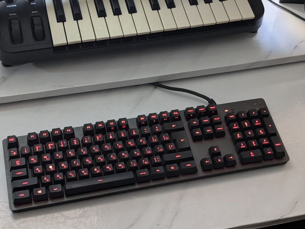 Logitech G413 Carbon mechanical keyboard