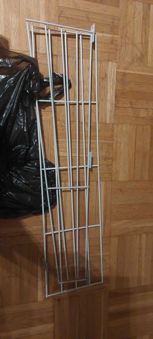 Osłony na okno przed kotem