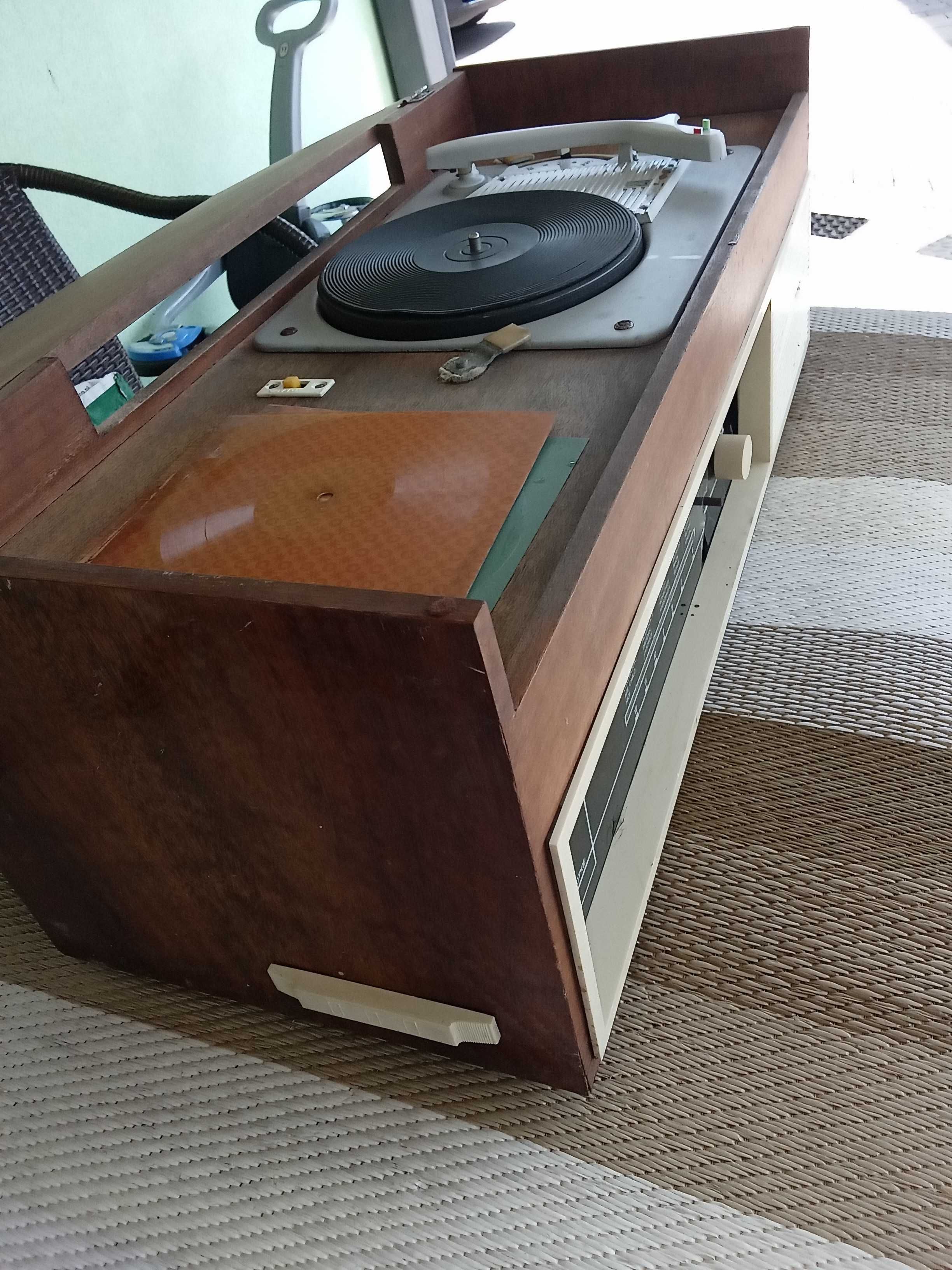 Radio gramofon Ballada.