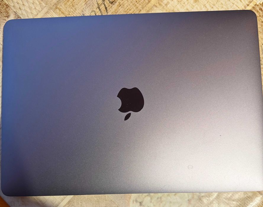 MacBook pro 13 cali M2 2022r 512 GB ideał