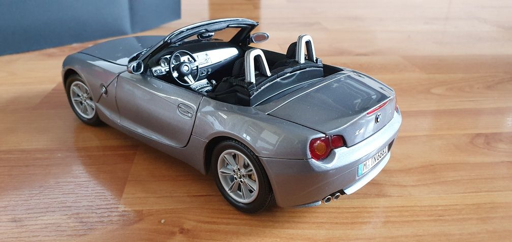 1:18 Kyosho BMW Z4