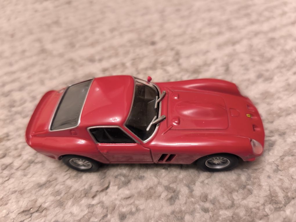 Ferrari 250 GTO Hot Wheels 1:43