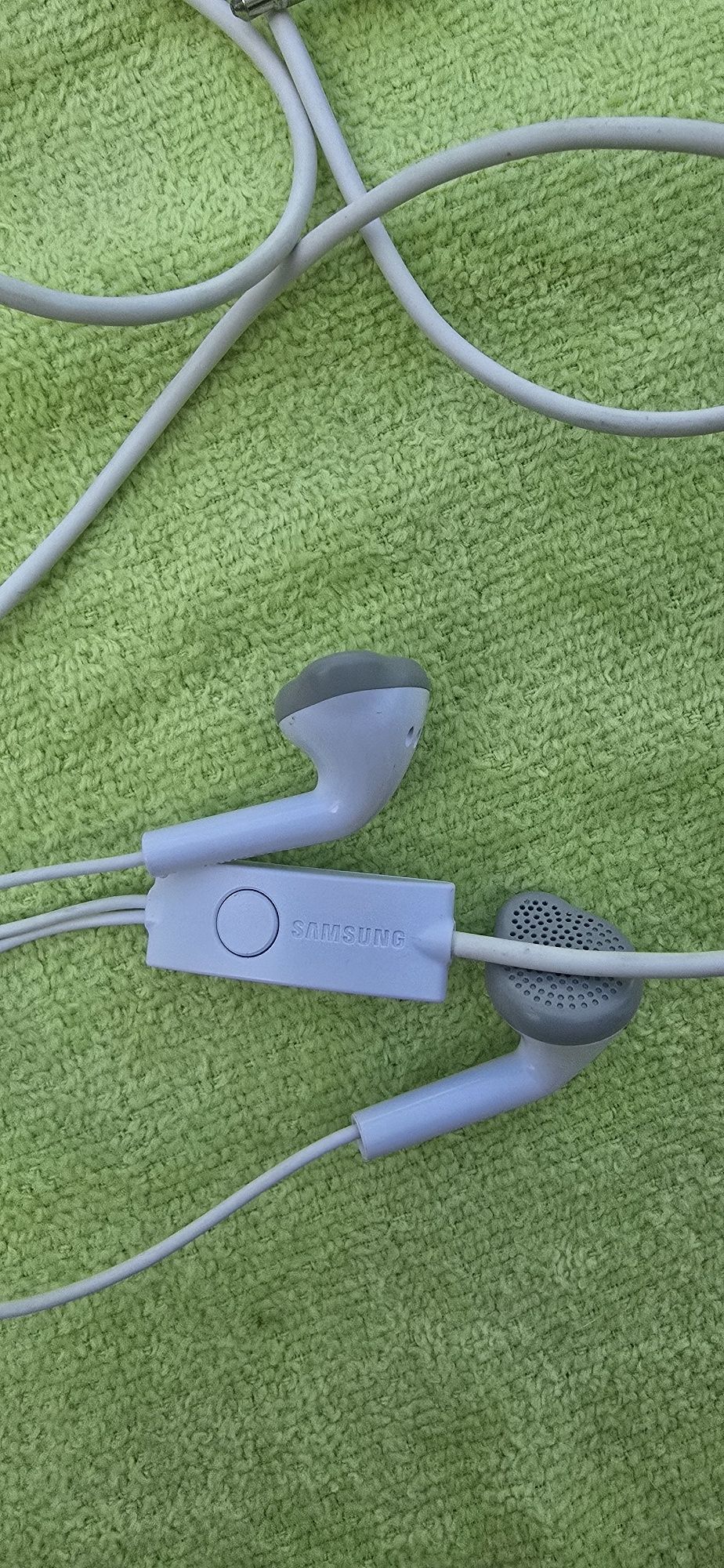 Auriculares com fio Samsung brancos