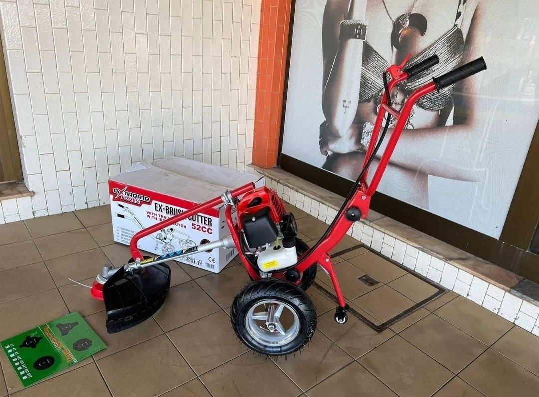 Roçadora com rodas 52cc