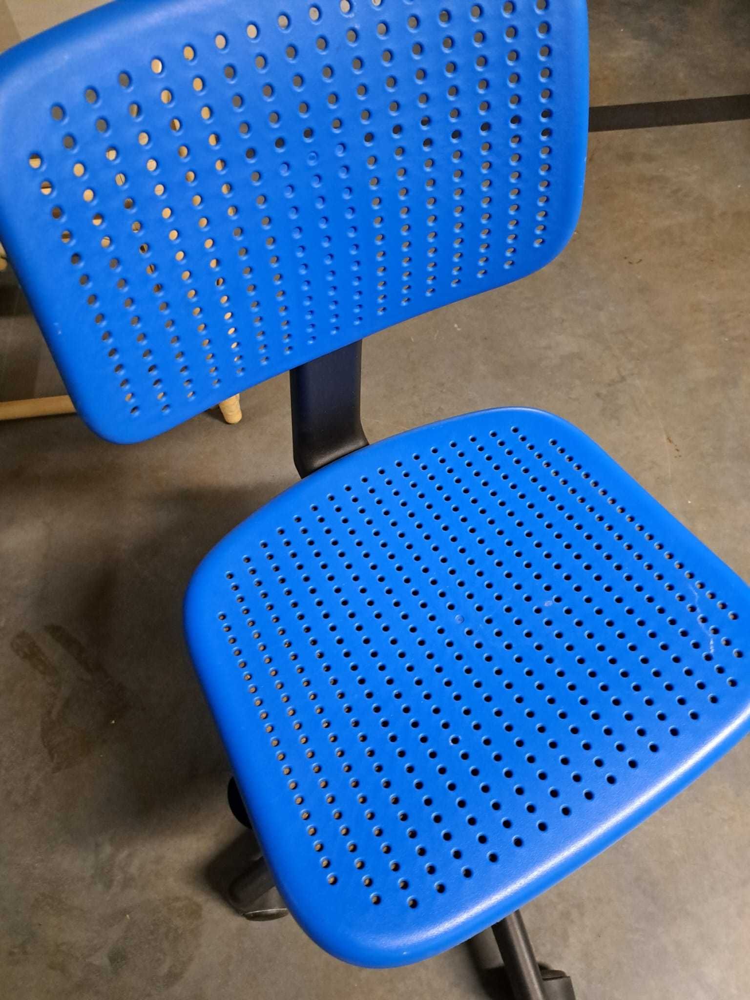 Krzesło biurowe dla dziecka, plastikowe