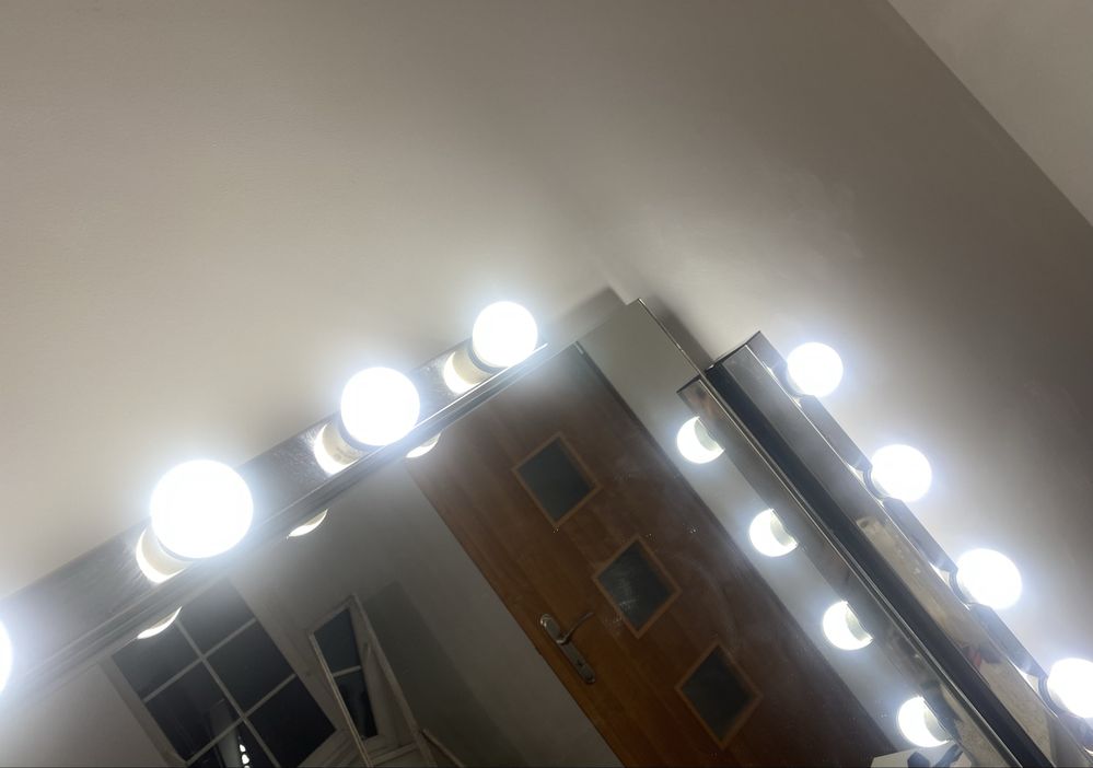 3 Panele (lampy) scienne z zarowkami swiatlo dzienne