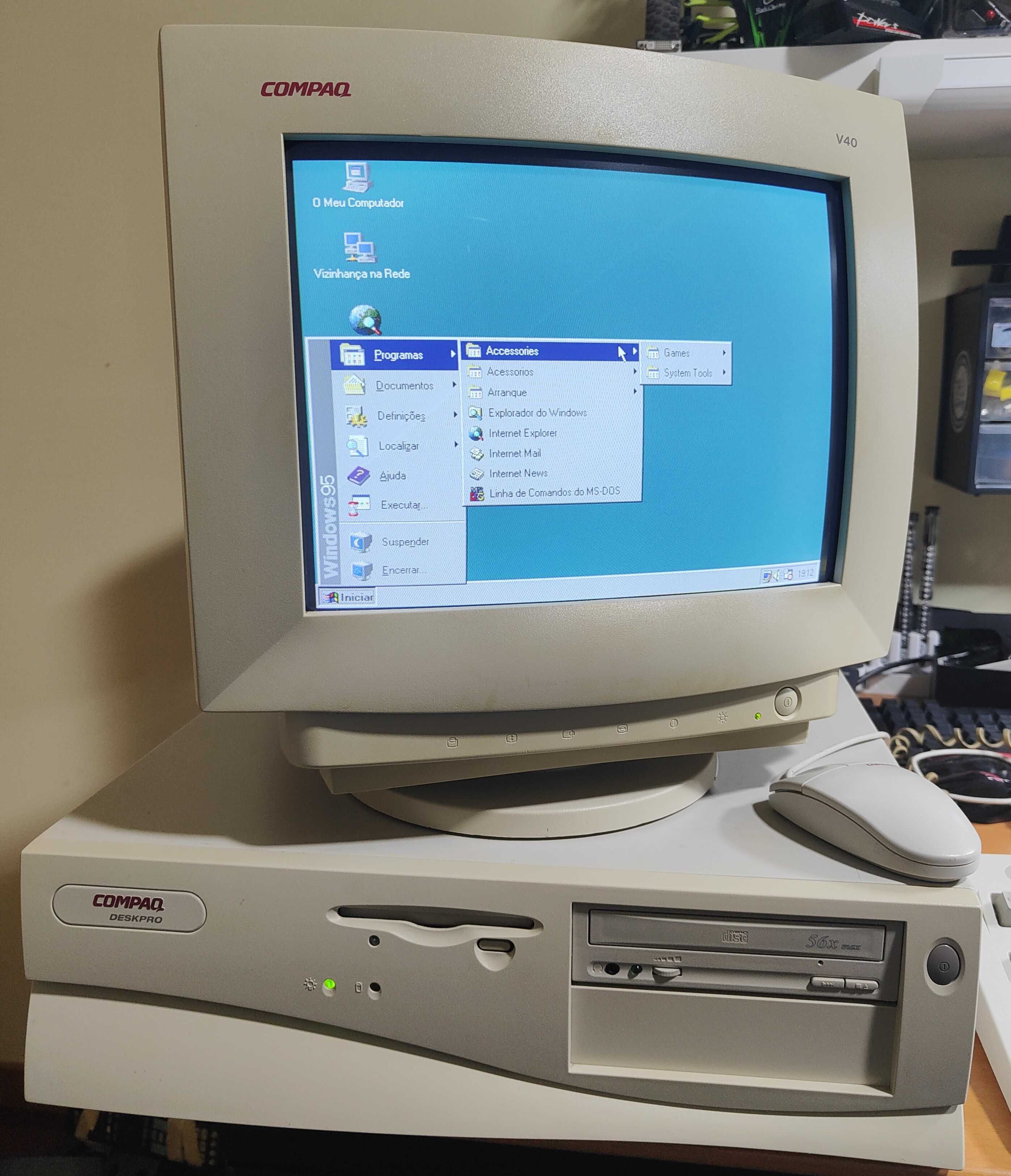 Compaq Deskpro 2000  / Monitor V40 CRT