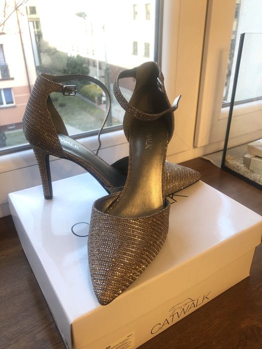 Szpilki. Czółenka damskie. Rozmiar 40