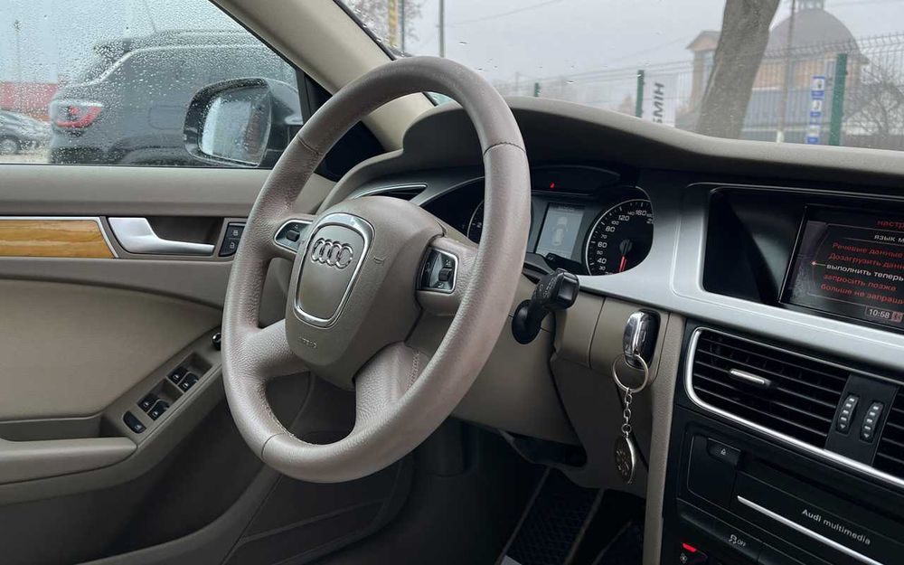Audi A4  2010 рік