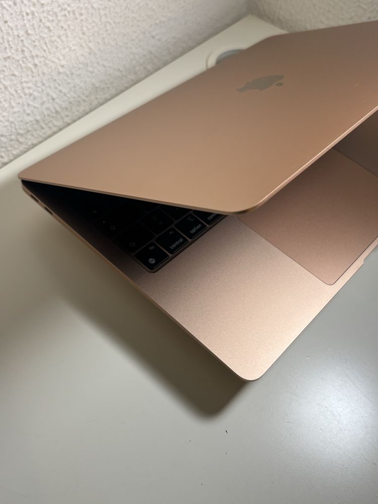 Macbook Air M1 • 256 GB SSD