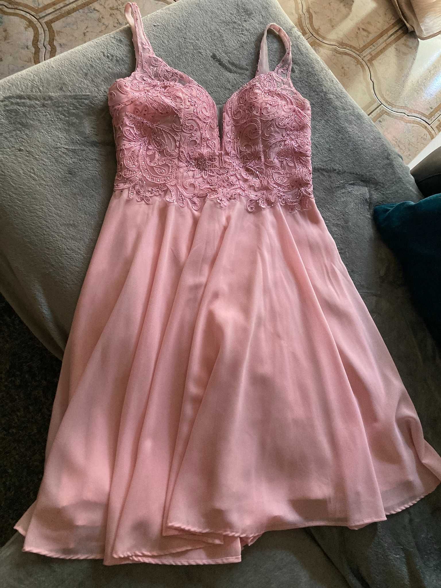 Sem vestido para levar a um casamento? Aqui está ele!