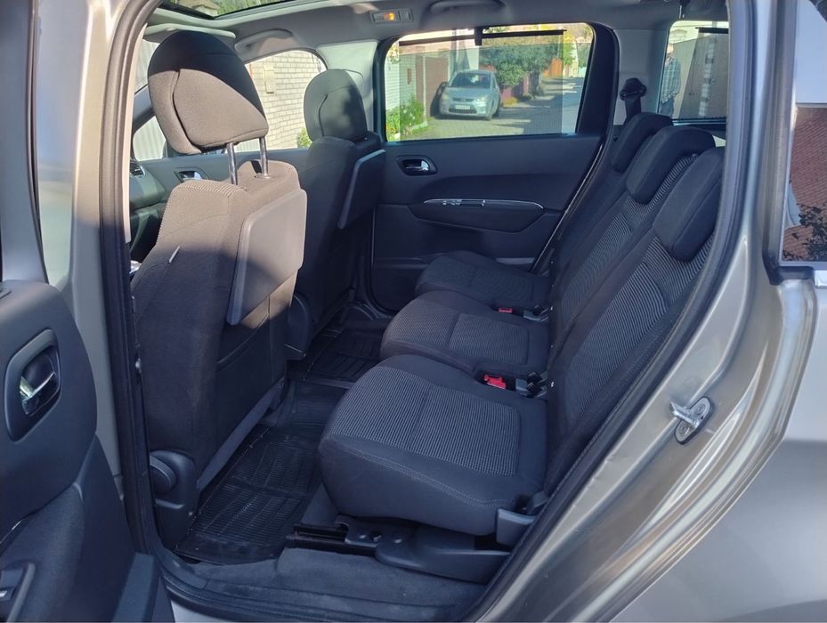 PEUGEOT 5008  цена 7300$