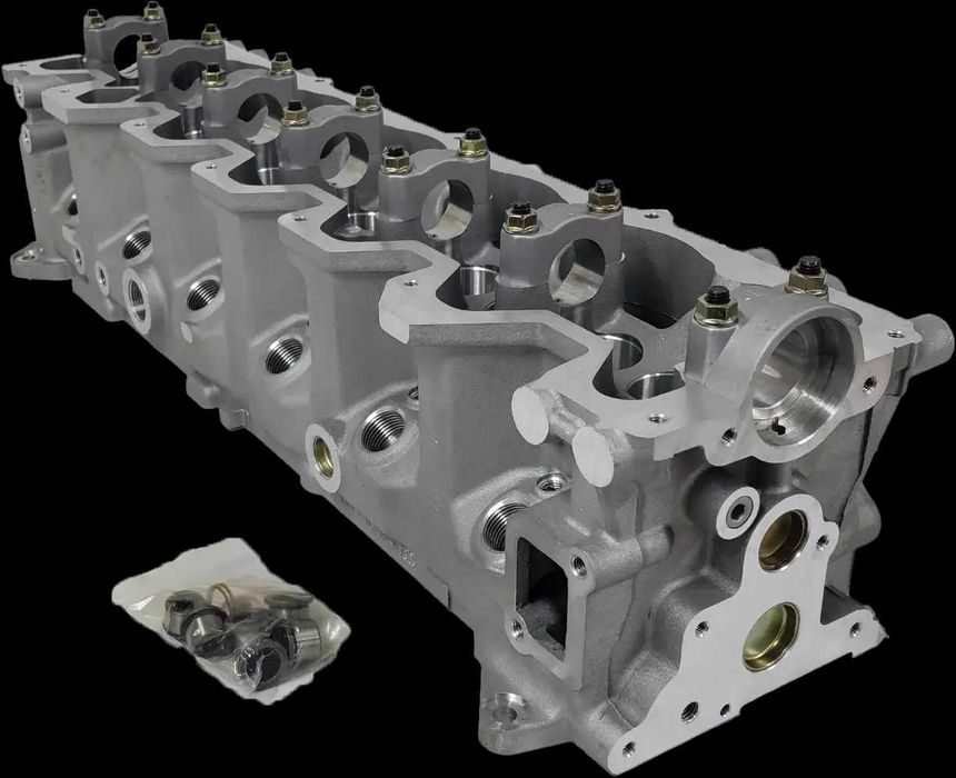 Головка блоку Nissan Patrol RD28Ti AMC 908504 11040VB301