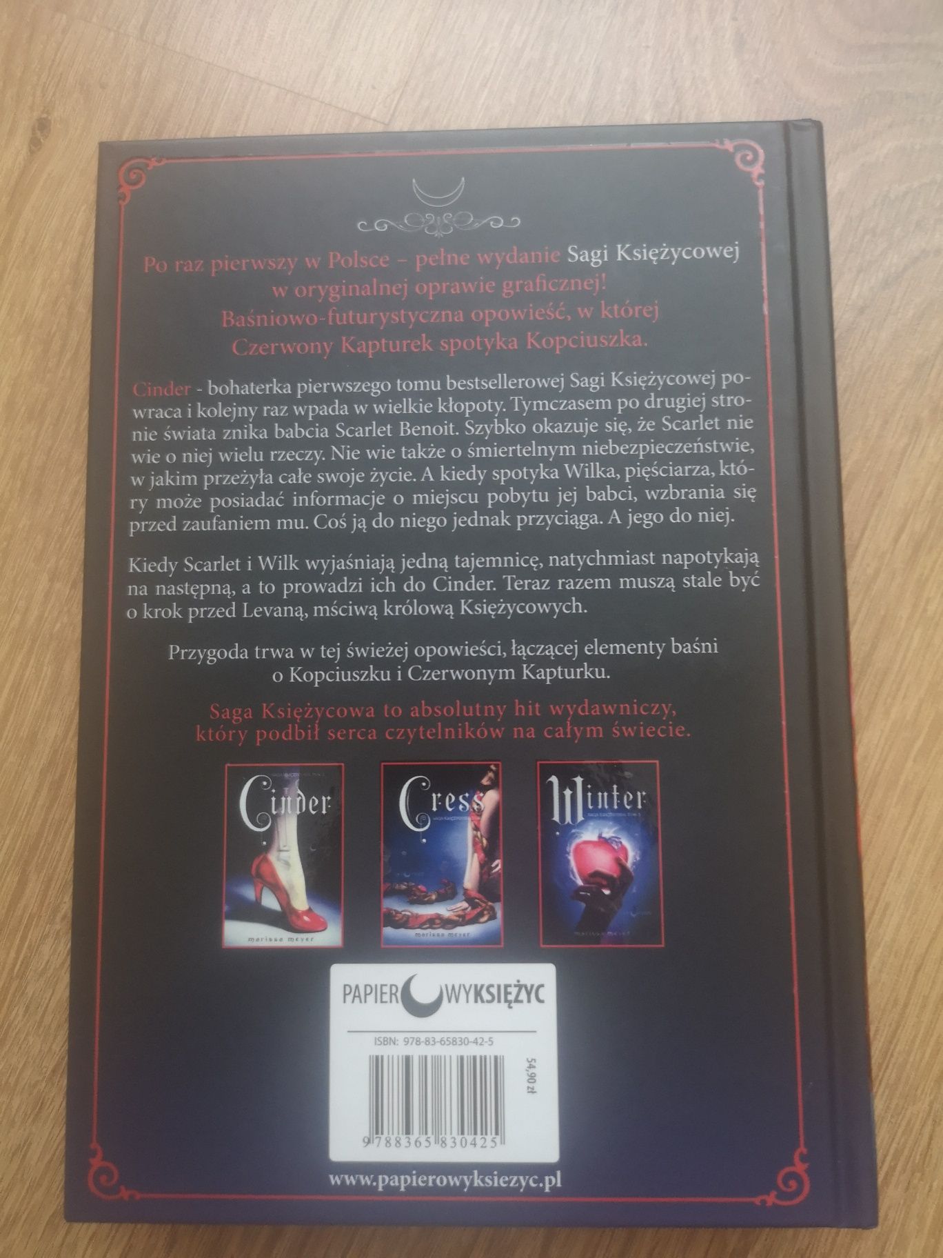 Scarlet saga księżycowa tom 2 Marissa Meyer