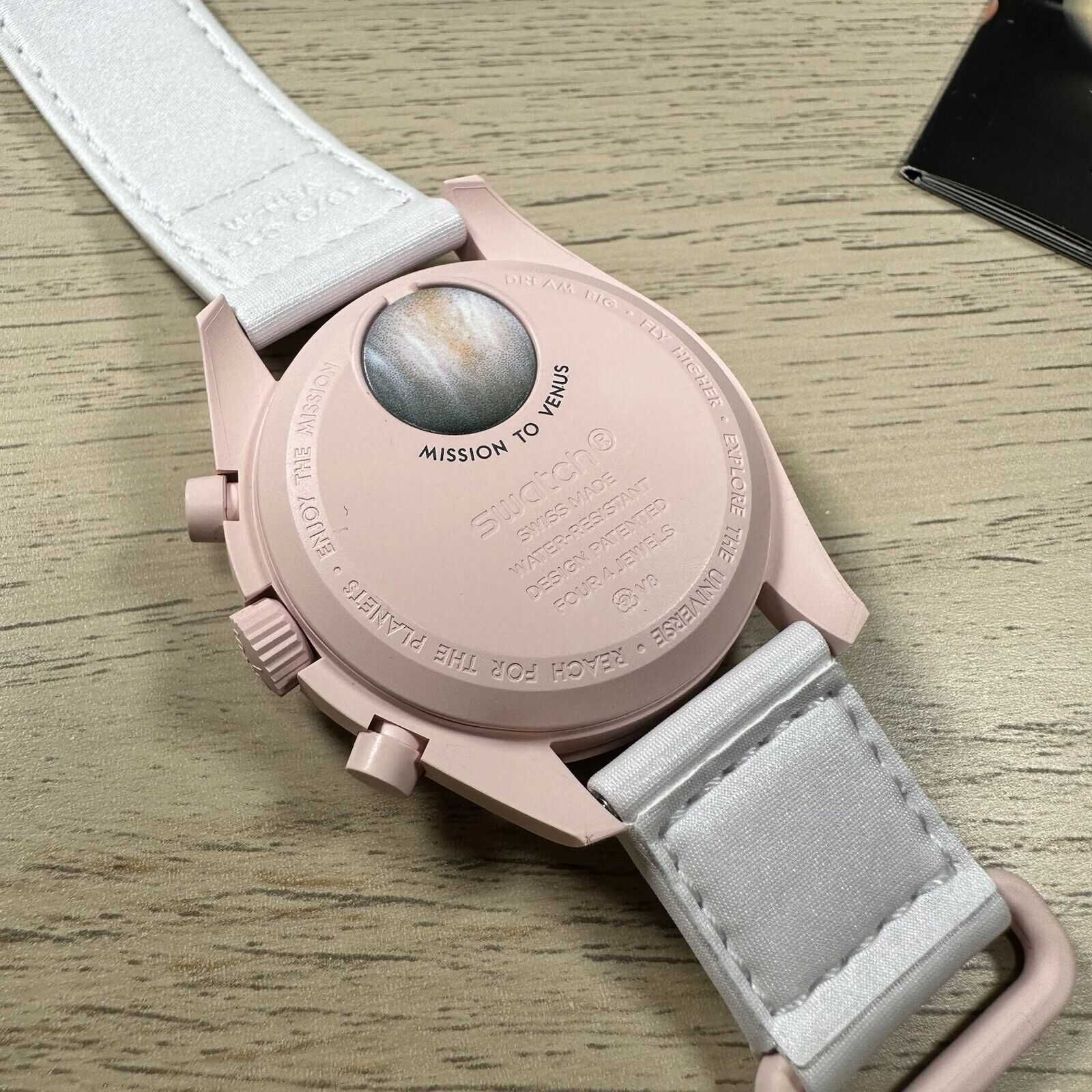 Omega x Swatch MoonSwatch: Wenus SO33P100