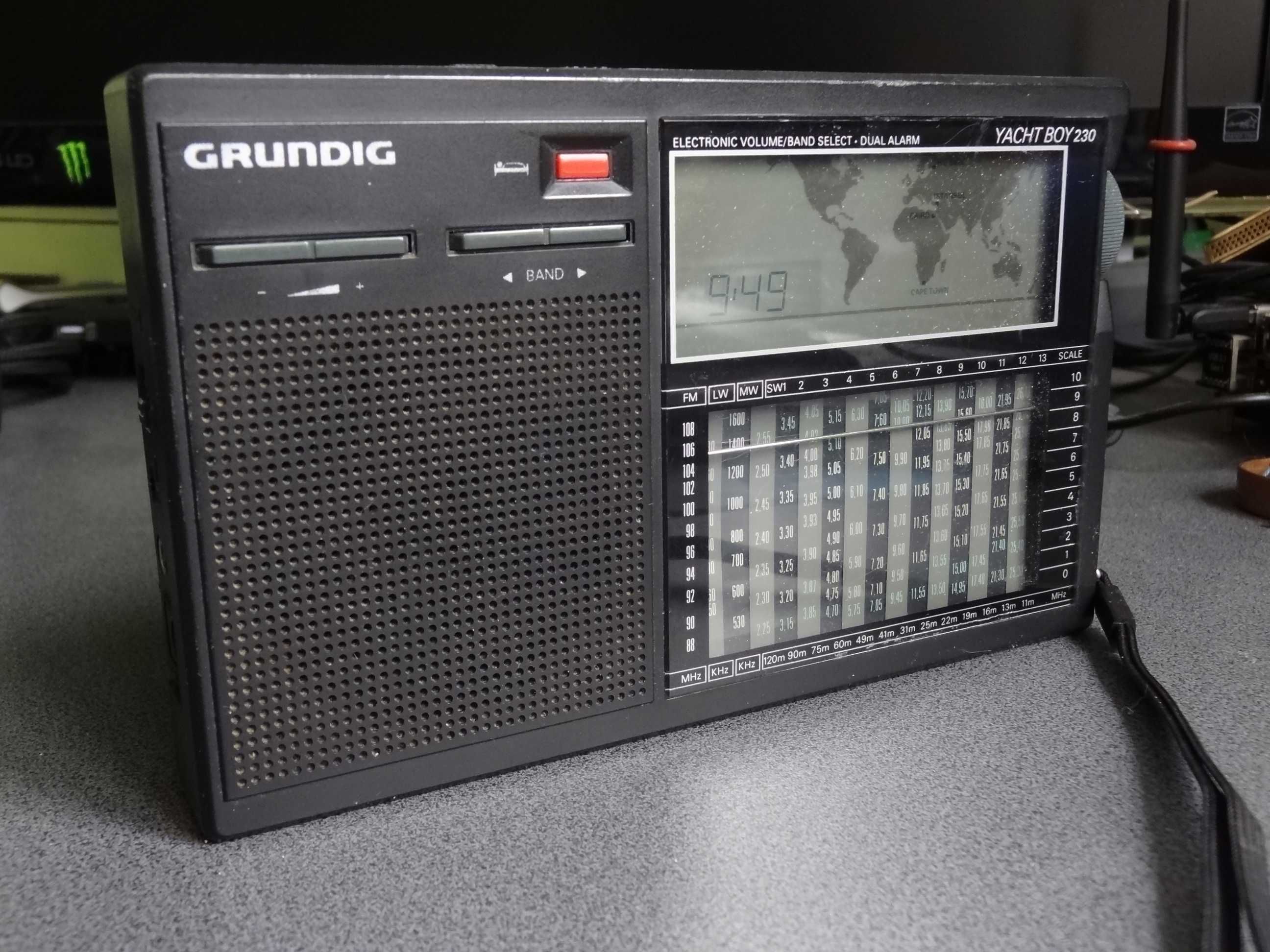 Радиоприемник Grundig Yacht Boy 230