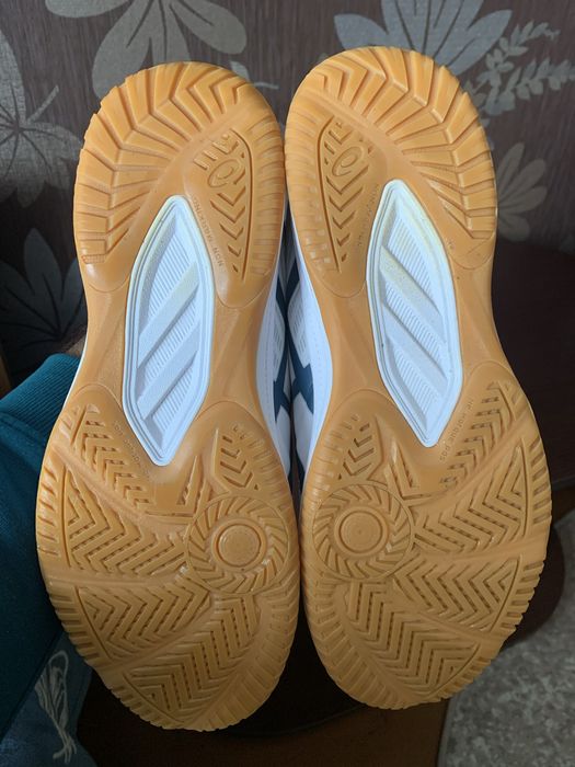Кросівки чоловічі Asics UPCOURT 6 белые 1071A104-100