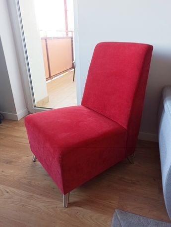 Fotel tapicerowany bez podłokietników czerwony